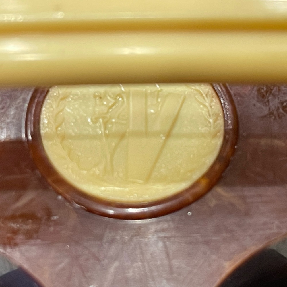 Vintage Bakelite Poker Caddy. Very nice wood grain like swirls. Chips included. - Picture 4 of 9